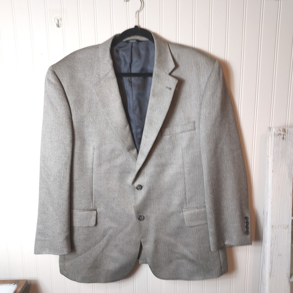 Jos A Bank Blazer Mens 42R Gray Herringbone Two Button Single Vent Sport Coat
